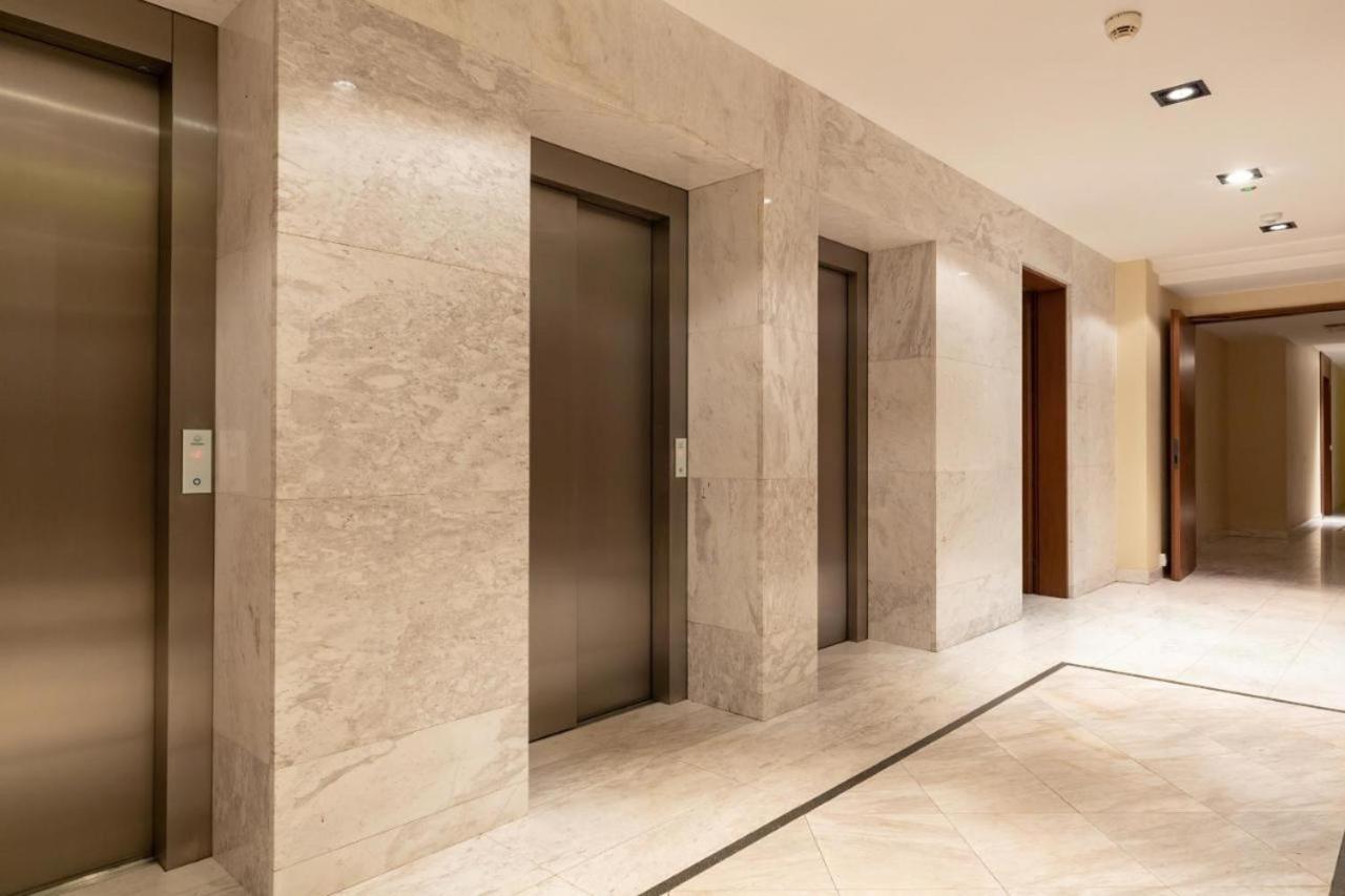 Modern Apartment With Pool Near Golden Terraces 바르샤바 외부 사진