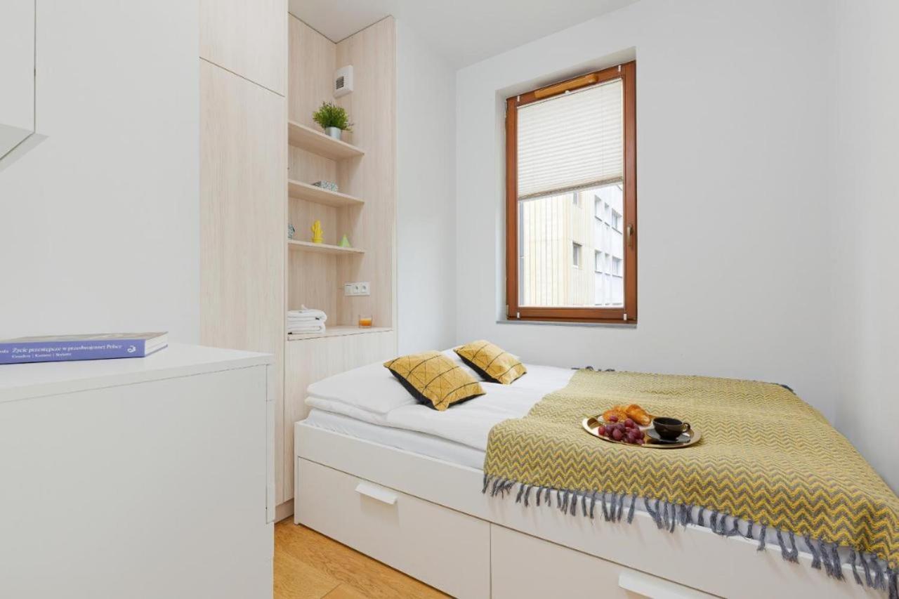 Modern Apartment With Pool Near Golden Terraces 바르샤바 외부 사진